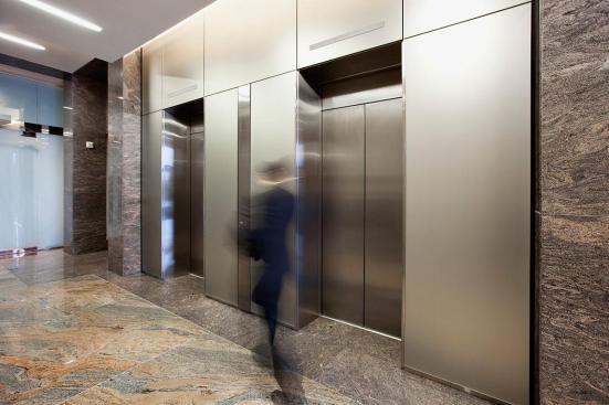 LEVELe Wall System with Blind panels in ViviChrome Chromis glass with custom color interlayer and Opalex finish at Mission City Corporate Center, San Diego, California