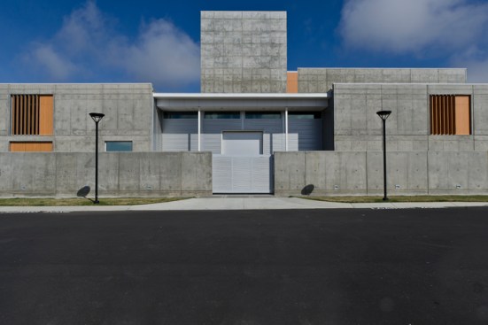 Service court