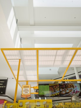 Luminous panels create an even diffusion of light.