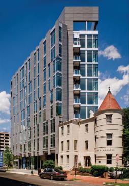 The design team filled the entire site, inserting the building next to an existing structure on the south side.