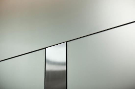 LEVELe Wall System with Blind panels in ViviChrome Chromis glass with custom color interlayer and Opalex finish at Mission City Corporate Center, San Diego, California
