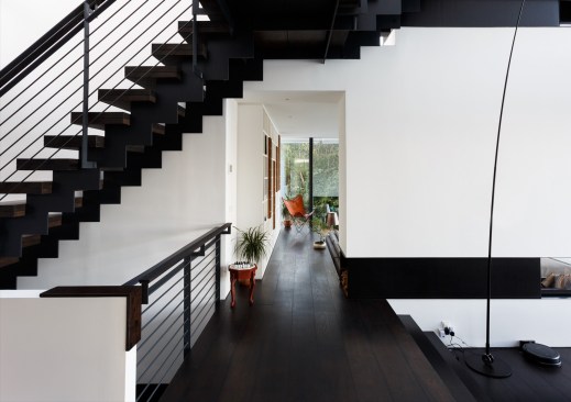 The interior combination of materials is earthy and transparent with glass, dark wood, dark metal and bright white walls, ceilings and doors ensuring that the only really important canvas is Mother Nature.
