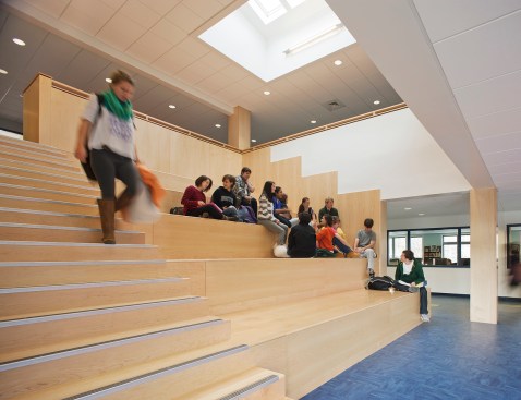 Central+amphitheater+for+informal+gathering+and+presentations+