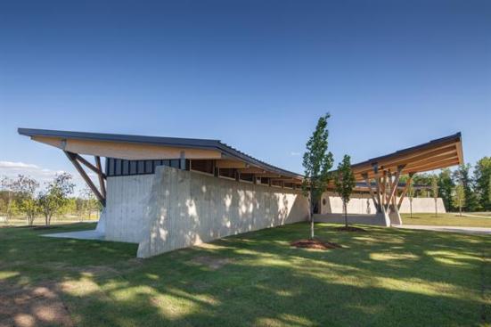 The+Welcome+Center+is+organized+around+its+central+entrance+canopy+(shown+at+right).