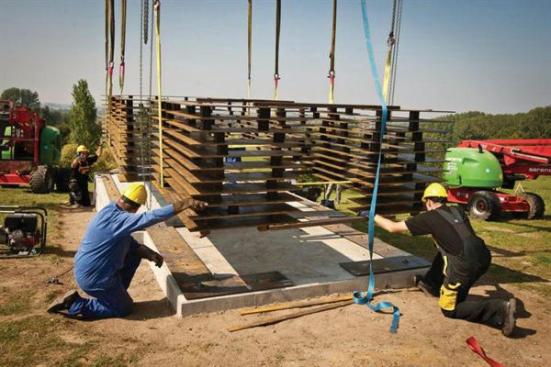 Workers+bolted+the+base+layer+of+metal+to+the+installation%27s+concrete+foundation.