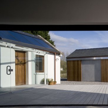 The+glazed+link+functions+as+a+transitional+buffer+space+between+the+new+and+old+buildings+and+the+placement+of+the+new+elements+forms+a+courtyard+sheltered+by+the+built+forms+it+sits+between.%22+title%3d%22The+glazed+link+functions+as+a+transitional+buffer+space+between+the+new+and+old+buildings+and+the+placement+of+the+new+elements+forms+a+courtyard+sheltered+by+the+built+forms+it+sits+between