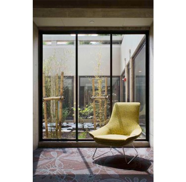 Light+court