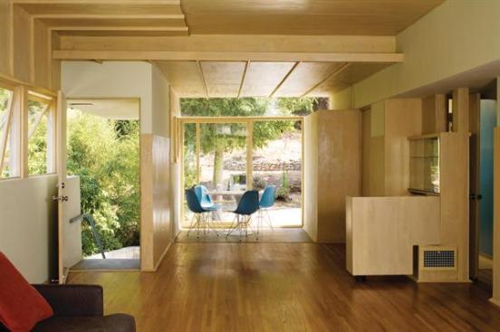 Returned to its original color scheme, this apartment closely approximates how Schindler's work appeared in the 1940s.