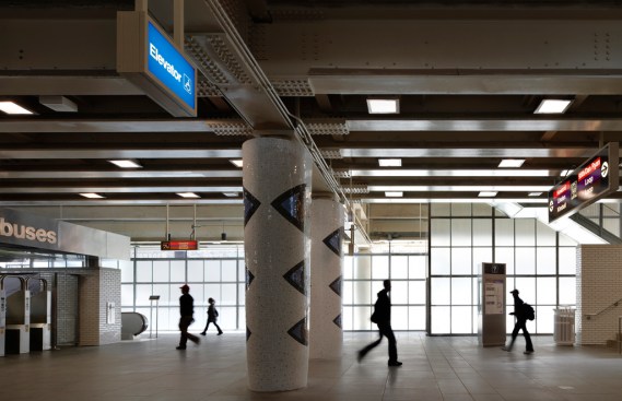 Interservice connection at station