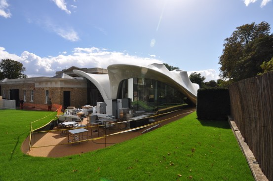 The+roof+and+structure+are+steel+ladder+frames+clad+in+spray-painted+FRP+panels%2c+with+PTFE+coated+glass-fibre+woven+fabric+membrane.