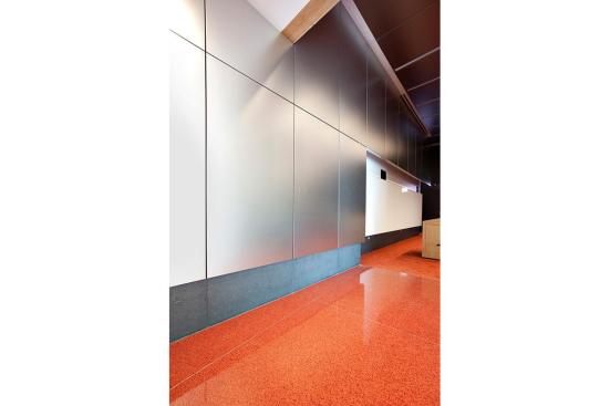 LEVELe Wall System with Float panels in Stainless Steel with Linen finish at the University of Chicago Biomedical Center, Chicago, Illinois