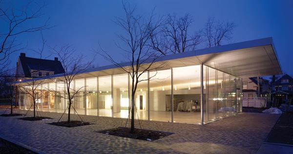 Mori's design was selected through an invited competition, from a pool of finalists that included Office dA, Brian Healy Architects, Schwartz/Silver Architects, and Architecture Research Office. At night, the pavilion glows from within, but all the light comes from uplights in the floor and the illuminated donor wall. No downlights mar the ceiling plane. The light also reflects off the composite aluminum soffit panels on the underside of the roof cantilever, increasing the foot candles on the pathway around the building exterior