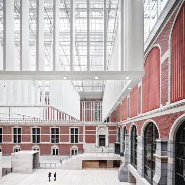 In+the+eastern+courtyard%2c+staircases+lead+to+the+galleries+in+the+historic+building.