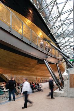 The+hull+of+the+Cutty+Sark+was+reclad+in+Muntz+metal%2c+a+brass+alloy+comprising+60+percent+copper+and+40+percent+zinc.