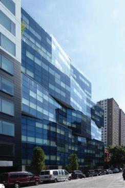 The infill buildings blue color and fluid, reflective face suggests the movement from urban environment to the nearby river and High Line parks.