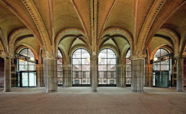 The+ribbed%2c+tiled+vaults+of+the+Museum+Passageway+beneath+the+Gallery+of+Honor+were+restored%3b+arched+windows+overlook+the+renovated+courtyards+on+either+side.