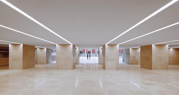 The+passageway+connecting+the+courtyards.