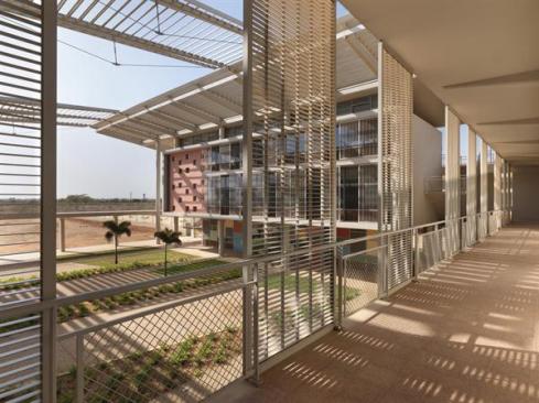 Shaded+walkways+between+buildings.