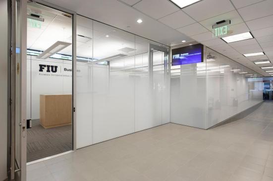 Partition wall in ViviGraphix Gradiance glass with Scatter interlayer and Standard finish at Florida International University - Ryder School of Business, Media Labs, Miami, Florida