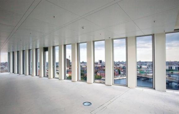 Other+floors+still+sit+empty%2c+waiting+for+tenants%2c+but+a+largely+column-free+interior+allows+for+unobstructed+views+through+the+operable+windows+from+Sch%c3%bcco+International.