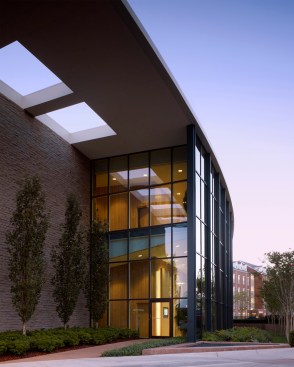 East+elevation+detail+at+dusk