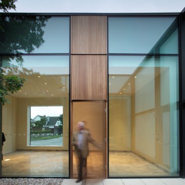 The+flush+detailing+of+the+glazed+screens