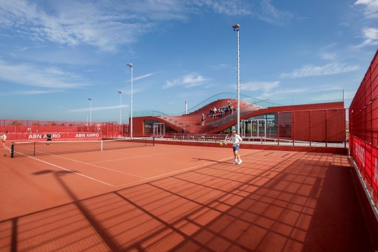 From the exterior of the clubhouse, to the metal fences dividing the clay tennis courts, red wholly dominates this site.&nbsp;