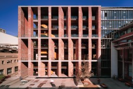 Architekt: Aravena
Medizinische Fakult�t Santiago, Chile