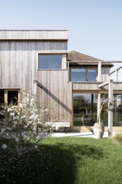 Island Cottage by Paul Cashin Architects