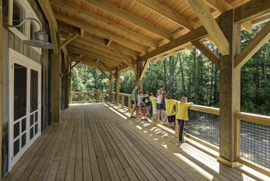 +Lord%2c+Aeck+%26+Sargent+added+large+new+windows+and+doors+to+the+barn.+The+doors+provide+access+to+a+new+covered+wood+deck+of+nearly+700-square-foot%2c+giving+campers+an+outdoor+space+where+they+can+continue+their+programs+during+inclement+weather.+