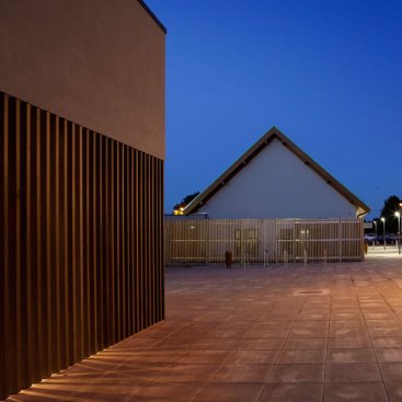 The+building+materials+are+carefully+limited+to+create+a+calm+spiritual+feeling%2c+simple+rendered+walls%2c+timber+doors+which+one+touches%2c+stone+floors+and+simple+glazed+screens+affording+views+into+the+inner+courtyards