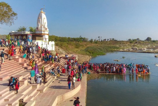 the experiential journey from the upper level to the river bed