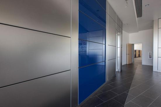 LEVELe Wall System with Minimal panels; Stainless Steel, Seastone finish; ViviChrome Chromis glass with custom color interlayer, Standard finish at Kossen Equipment, Inc., Jackson, Mississippi