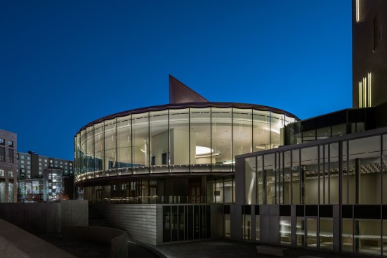 The new Sie Welcome Center, the ampersand that connects everything else together