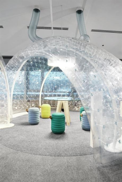 The+two+conference+pods+in+the+space+are+made+out+of+inflated+vinyl%2c+and+are+designed+for+flexible+use+as+break-out+space+for+the+Bausch+%2b+Lomb+employees.