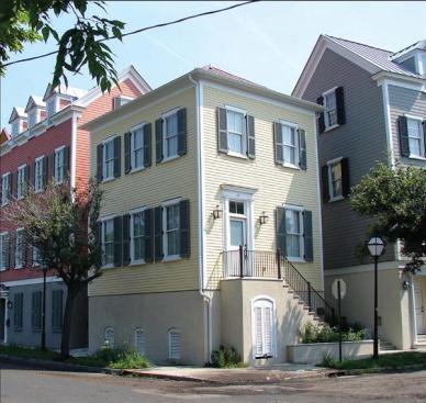 Using elements of New Urbanism and smart growth, Morris Square fills a missing-tooth lot in Charleston, S.C. with something golden. The architects used every square inch of the site for a walkable development that connects all 34 units to existing sidewalks.