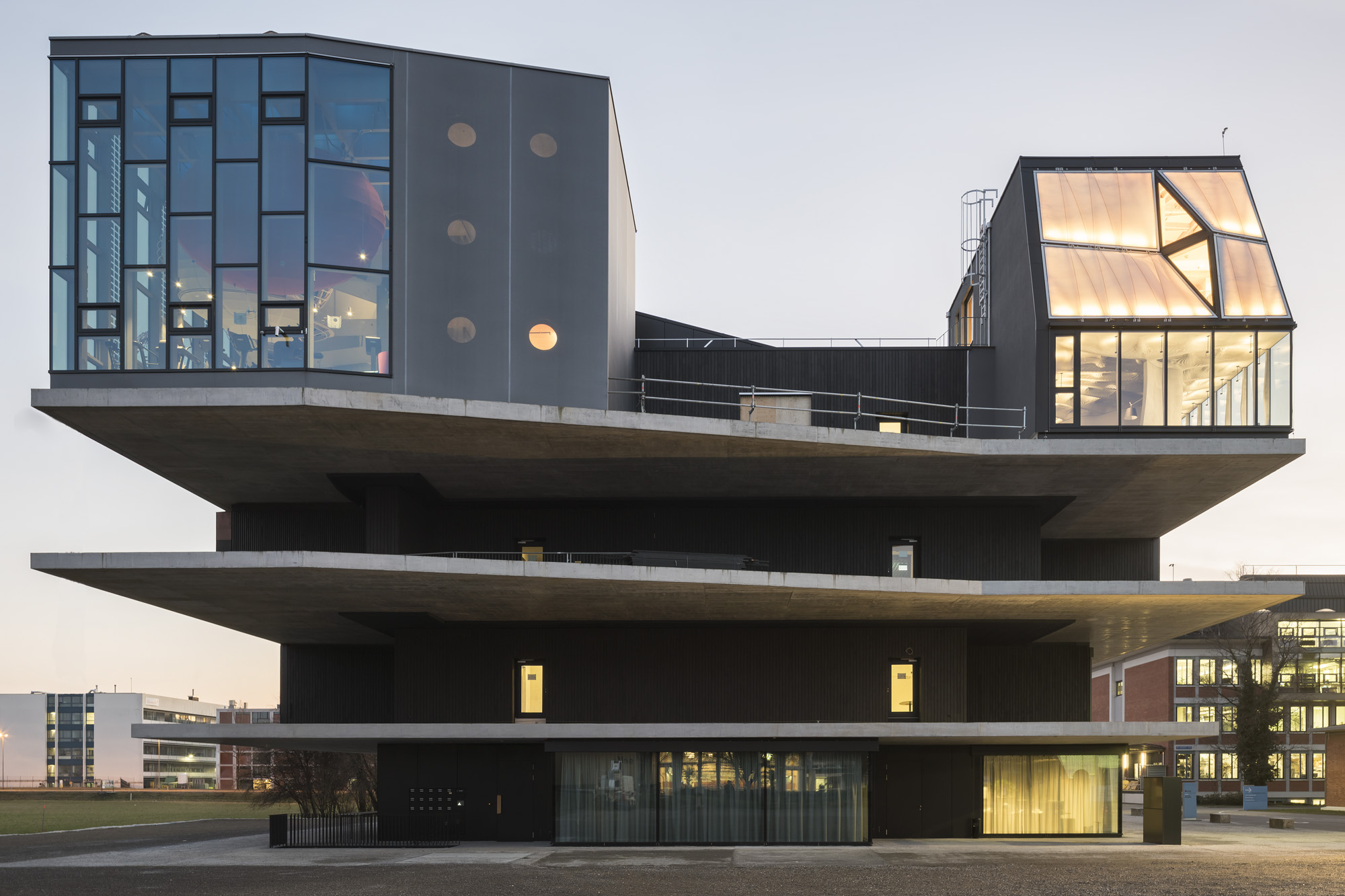 CONSTRUCTING ARCHITECTURE スイスETH The HiLo module at Zurich's NEST pairs ancient building