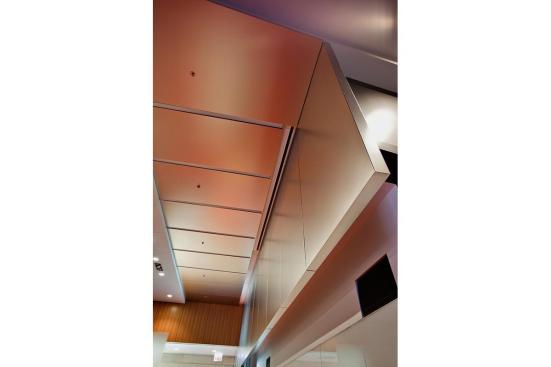 LEVELe Wall System with Float panels in Stainless Steel with Linen finish at the University of Chicago Biomedical Center, Chicago, Illinois
