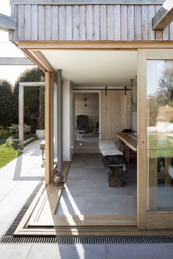 Island Cottage by Paul Cashin Architects