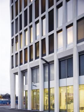 At+the+base+of+the+building%2c+the+concrete+beams+of+the+fa%c3%a7ade+system+give+way+to+piers+that+form+a+colonnade+which+shelters+ground-floor+retail+spaces.+These+will+be+occupied+by+a+caf%c3%a9+and+other+amenities.