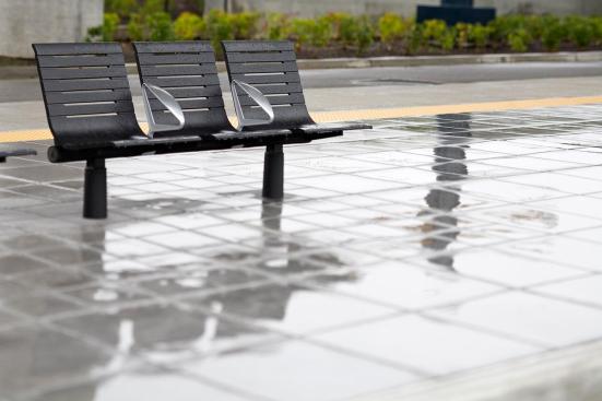 Tecno RS Seating System shown in three-seat, backed configuration with Black Texture powdercoated frame and seats, Silver Texture powdercoated angled armrests, and cylindrical mounting posts at Sound Transit, Seattle, Washington
