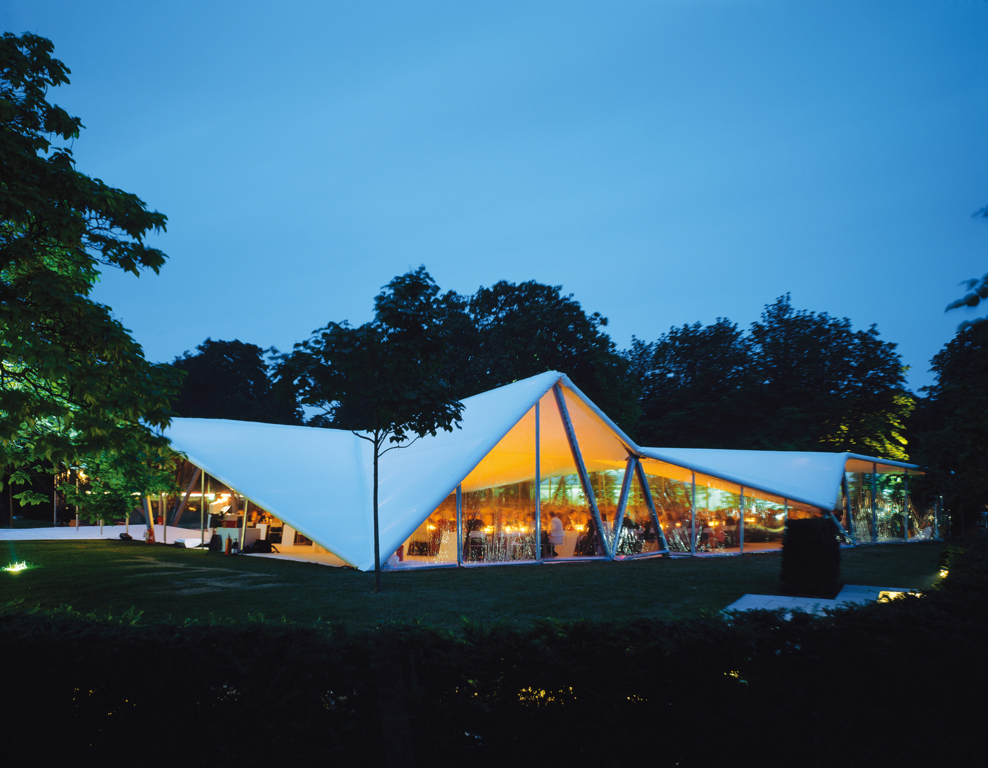 2000 Serpentine Gallery Pavilion - Architect Magazine