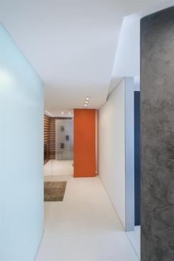 Planar walls bring formal clarity to the plan.