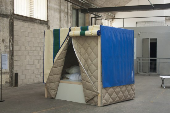 100 Watts installation by Emma Cogné