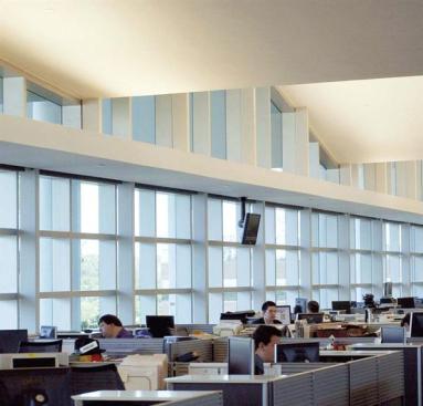 The bulk of the newspaper's employees work in the second and third floor newsrooms, connected by a large open stairwell to promote ready circulation between departments. The third floor ceiling is shaped by the folds of the roof, lending a sense of sculpture to the sea of cubicles. Indirect fluorescent cove lights - Insight Lighting - www.insightlighting.com Single-piece extruded aluminum luminaire housing - Takes T5 or T5HO lamps - Standard low-profile bracket allows cove-mounting - Rotatable fixture allows for wash to be directed and adjusted Diet panel system - Teknion - www.teknion.com Thin 1.3-inch-thick freestanding panel system - Designed for highdensity applications - Walls can be specified with combinations of fabric, glazed, open, and slat panels
