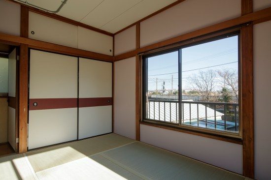 Also on the second floor, the wooden elements have more importance