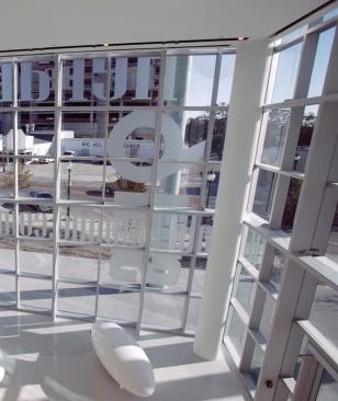 The creased roof of the Sarasota Herald Tribune headquarters is the building's signature. The design takes advantage of the local climate by integrating a deck accessible from the newsroom and by cladding the building in glass, so the sunlight can illuminate the interior during the day. Downlights - Lithonia - www.lithonia.com 3-, 5-, 6-, and 8-inch apertures in frame-in models - Galvanized steel frame - Variety of facing options Azuria low-E coated laminated glass - Viracon - www.viracon.com Line of five azurelite low-E insulating glasses - Shading coeffi cients between .44 and .55 depending on tint - ? -inch thickness - UV transmittance less than 1 percent Concrete walkways - SB Ballard - www.sbballard.com System of pathways and sidewalks surrounding the building - Specially designed and installed by SB Ballard - Standard and custom tinting options available - Varied finishes Door Closers - Sargent - www.sargentlock.com Forged steel arms - Available in several sprayed metallic finishes - Allows for 140-degree door opening - Separate closing and latching speeds