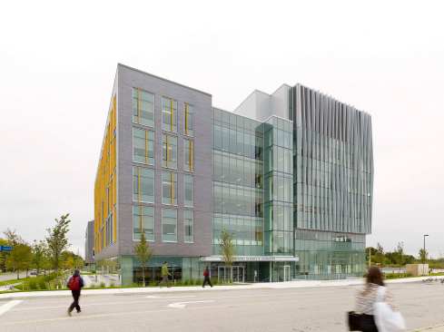 The Environmental Sciences and Chemistry Building consists of laboratories and academic offices centered around a skylit forum and crossroads designed to encourage collaboration and exchange.