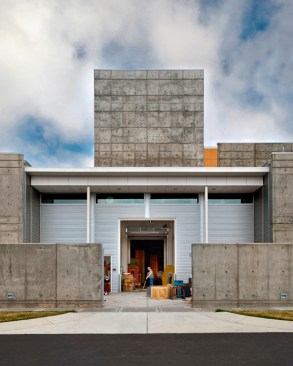 Service court