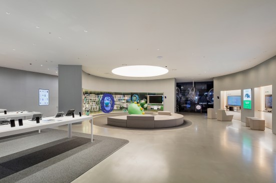 In Consulting Zone, employees and customers comfortably interact to build promising relationship.